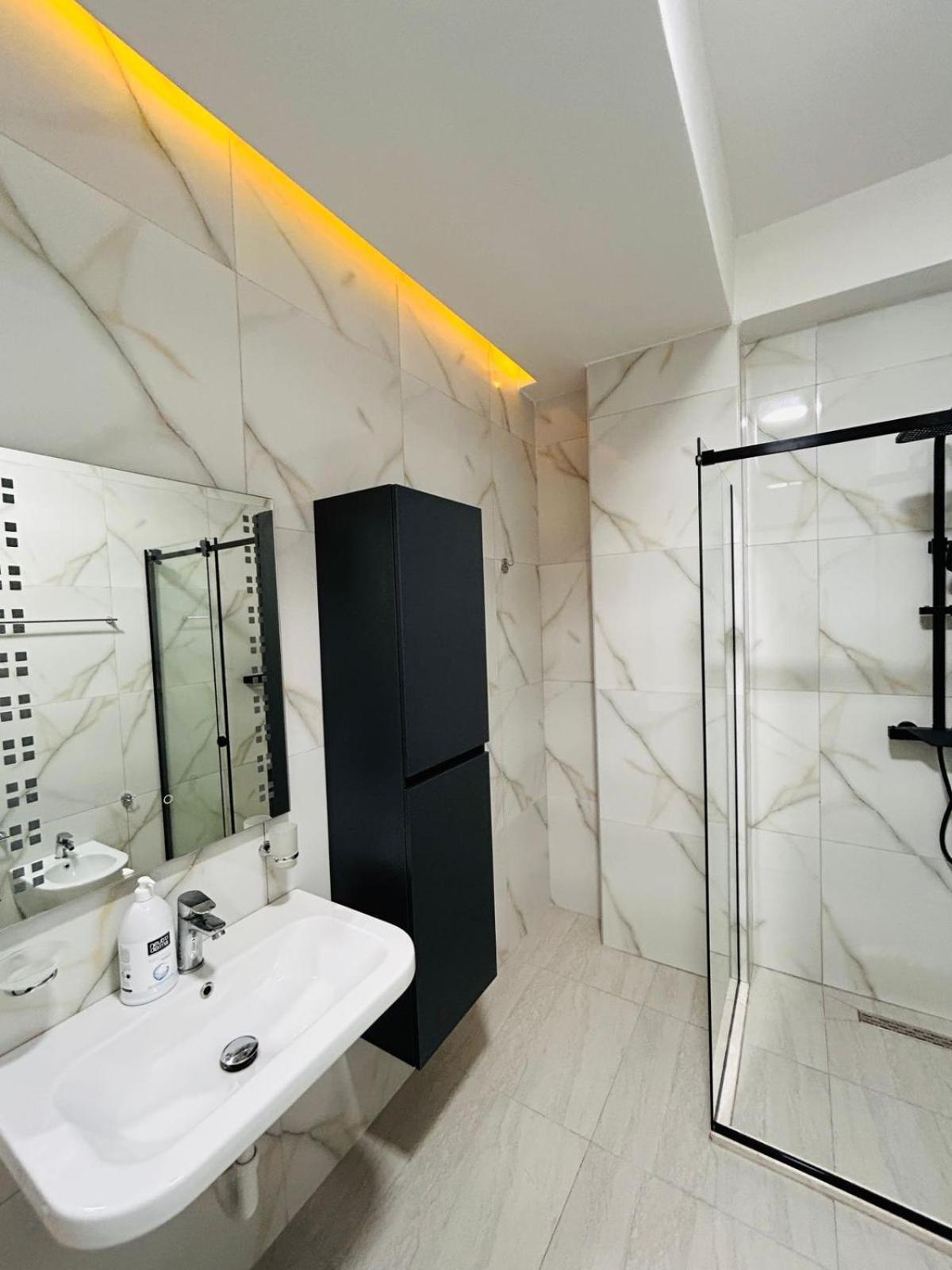 Picasso Apartment Tiranë Eksteriør bilde