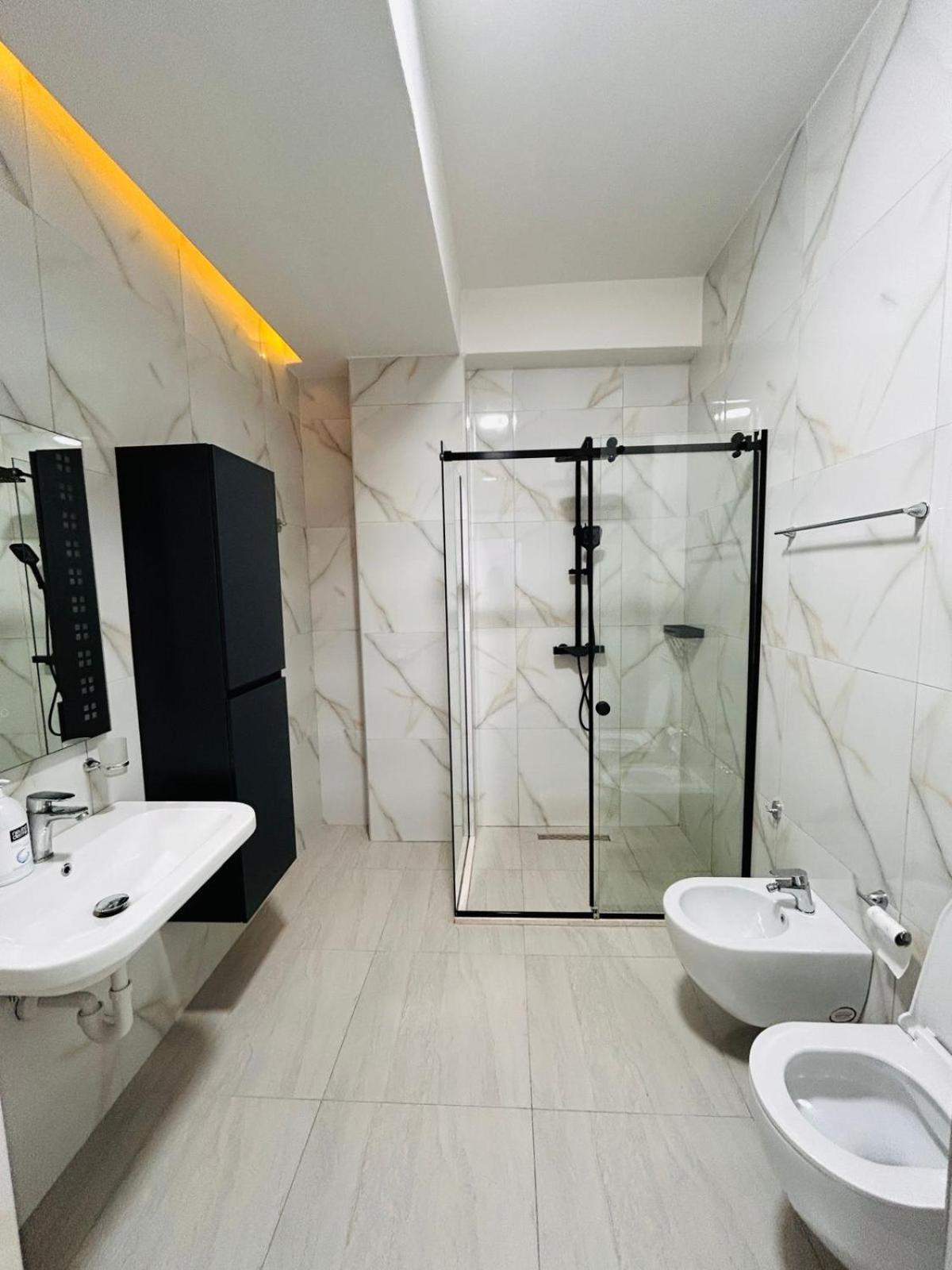 Picasso Apartment Tiranë Eksteriør bilde